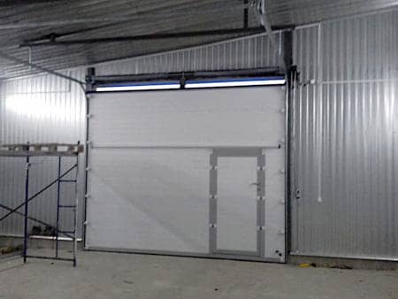 Подъемные ворота с калиткой для гаража в Белебее